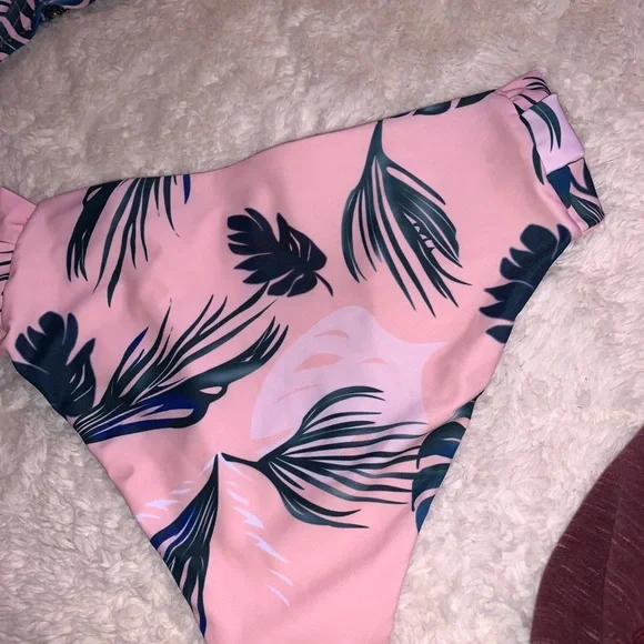 Bikini - Picture 4 of 13